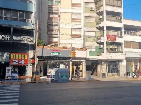 2 ambienes sobre Av. Mitre en pleno centro de Avellaneda