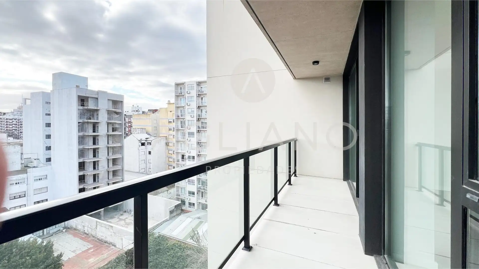 Venta Departamento 2 Amb con cochera zona guemes