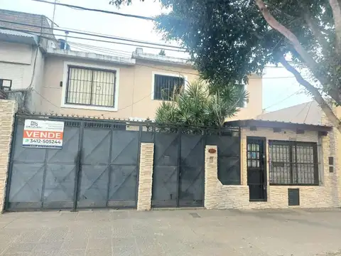 HERMOSA CASA SOBRE AVENIDA. 4 DORMITORIOS