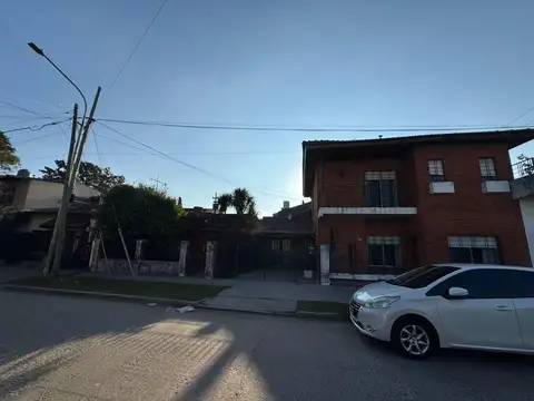 Calvuncura al 2400 esq. Gaspar Campos
