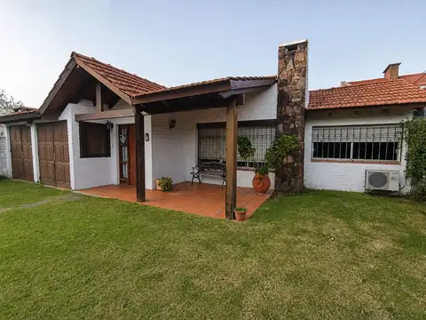 Vendo Casa en Carrasco 4 dormitorios Cochera Doble