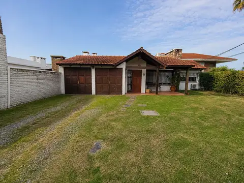 Vendo Casa en Carrasco 4 dormitorios Cochera Doble