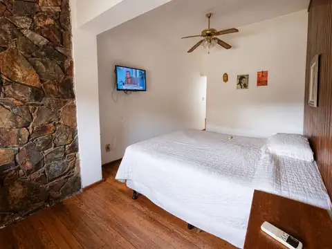 Vendo Casa en Carrasco 4 dormitorios Cochera Doble
