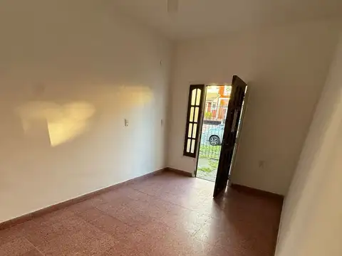 Depto Tipo Casa en Alquiler con 1 cocheras