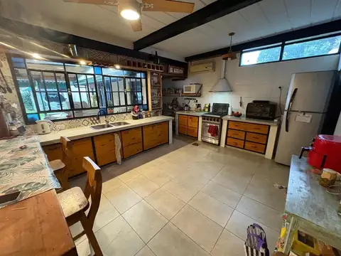 Casa 4 ambientes con 2 baños