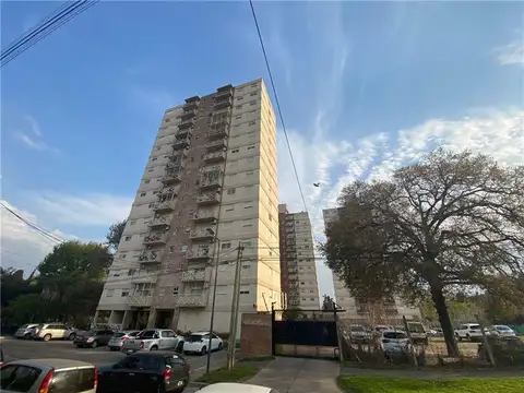 VENTA Dto 3 DORMITORIOS PISO MUY ALTO COCHERA DESCUBIERTA APTO CREDITO HIPOTECARIO