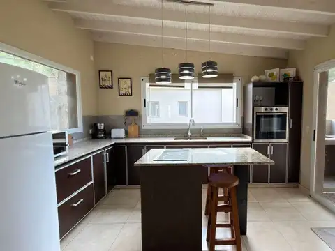 CASA VENTA DEPORTIVA II  4 AMBIENTES
