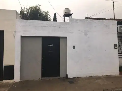 Departamento tipo casa en alquiler en Adrogue