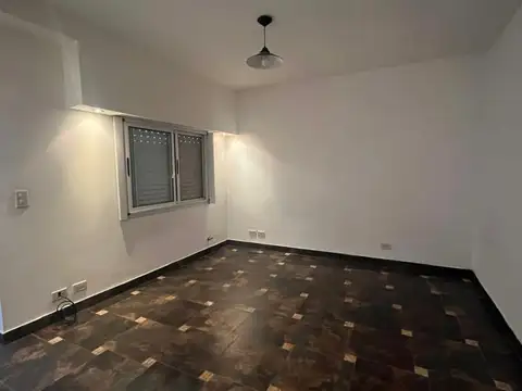 Departamento tipo casa en alquiler en Adrogue