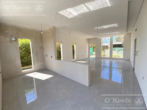 Casa 4 ambientes con 2 baños