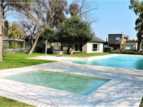 CASA UNA PLANTA EN VENTA EN BARRANCAS DE IRAOLA . HUDSON. APTA CRÉDITO