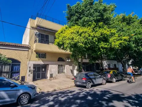 VENTA PH 4 AMBIENTES EN MONTE CASTRO CON PATIO