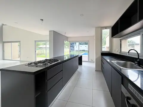 Casa 5 ambientes con 1 baño