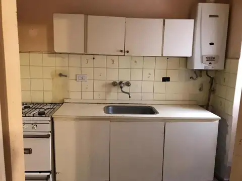 solido 2 ambientes amplio a metros de Estacion Mitre y maipu