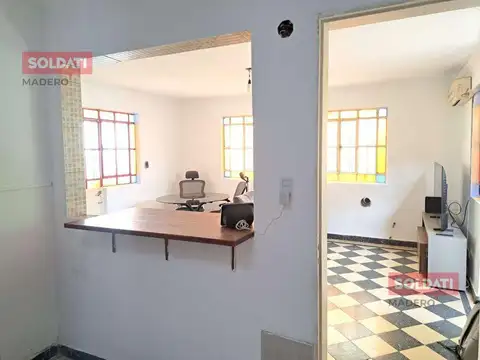Casa 5 ambientes con 2 baños