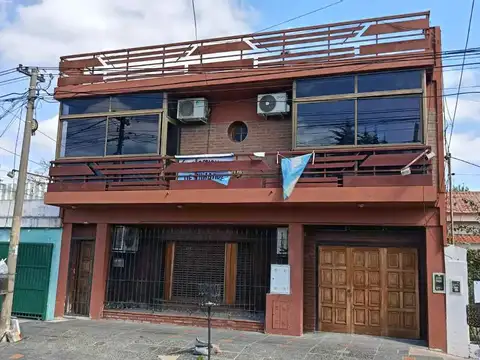 CHALET 6 AMBIENTES (POSIBILIDAD PARA 2 FAMILIAS)