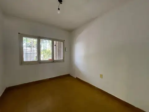 REMAX VENDE CASA EN BARRIO SANTA ANA GUAYMALLEN