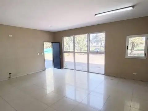 EXCELENTE GALPON DE 1400 mts2 + 100 mts2 de oficina. ACC OESTE. RODRIGUEZ