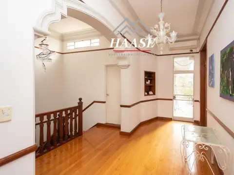 Casa en Alquiler con 2 cocheras