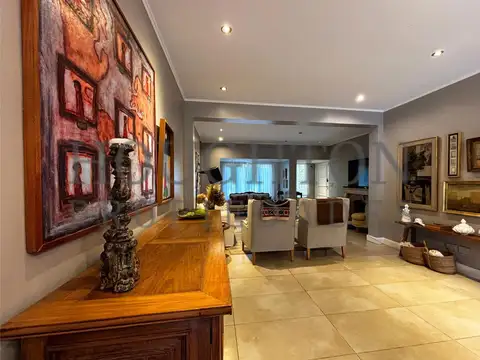 Casa 5 ambientes con 3 baños