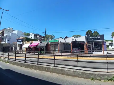 Locales a la Venta mas Playa de Estacionamiento