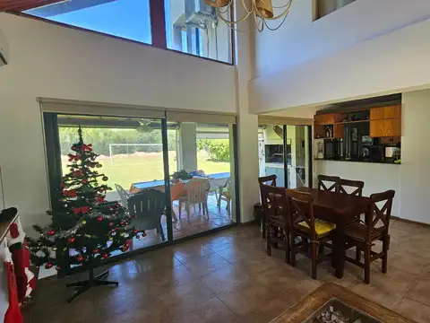 Casa 6 ambientes con 3 baños