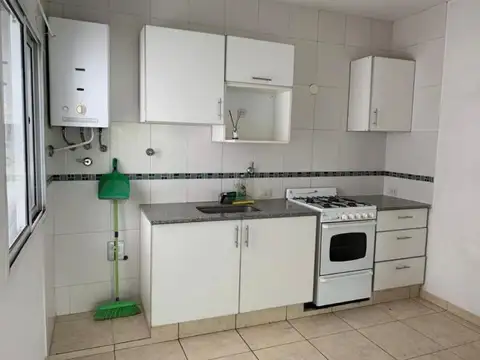 DEPARTAMENTO EN EDIFICIO MODERNO, 3 AMBIENTES CONTRAFRENTE CON BALCÓN, EN EXCELENTE ESTADO! COC...