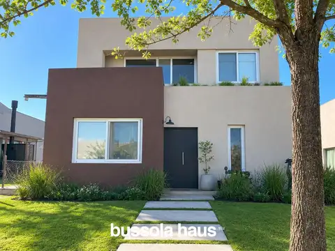 Casa a la venta 4 dormitorios barrio Araucarias Puertos Escobar