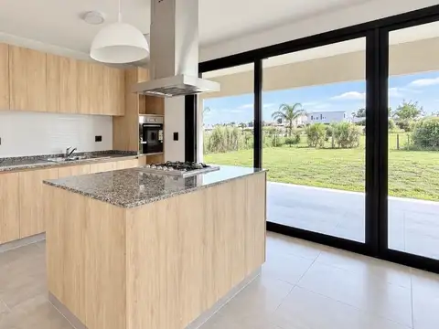 CASA EN VENTA EN SANTA ELENA - PILAR DEL ESTE