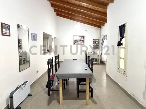 Casa de 3 dormitorios con garage pasante y patio.VENADO TUERTO