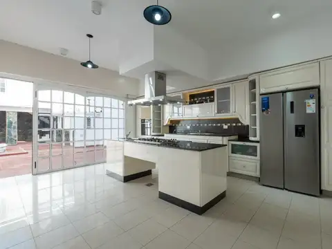 Casa 4 ambientes con 3 baños