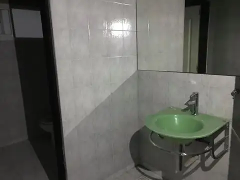 Vendemos Local comercial sobre Av. 3 de Abril