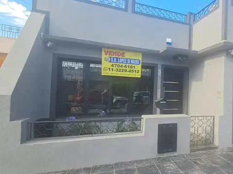 CASA 4 AMB CON GARAGE CUBIERTO, QUINCHO CON PARRILLA Y PATIO