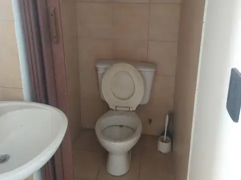 Excelente local comercial en la mejor cuadra de Escalada Centro 
