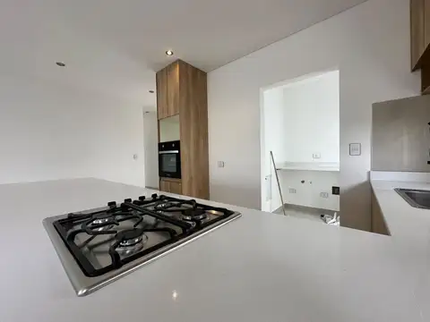 Casa en Venta con 4 cocheras