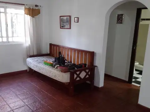 Casa en Alquiler con 2 cocheras