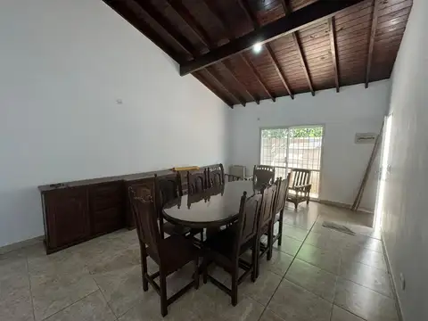 Depto Tipo Casa en Alquiler en Ituzaingo Sur, $ 900.000