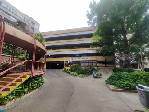 Cochera en Venta en Morón sobre Av. Rivadavia