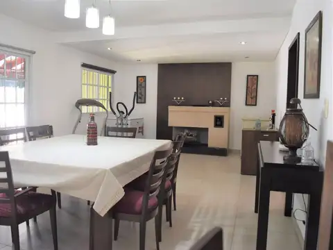 VENTA FINANCIA PERMUTA CASA PASO DEL REY PILETA