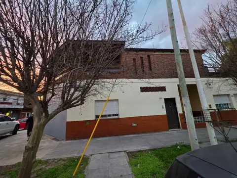 En Venta en Caseros Hermosa Propiedad Departamento 4 Ambientes F: 10626