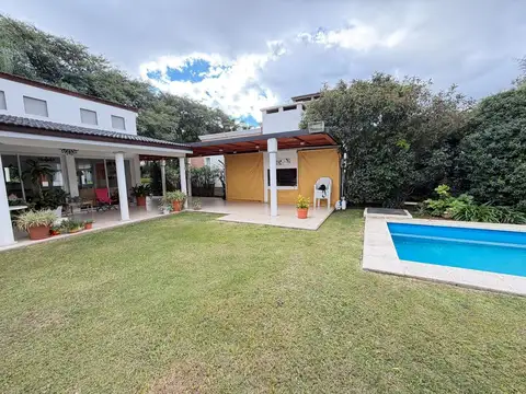 Casa 6 ambientes con 2 baños