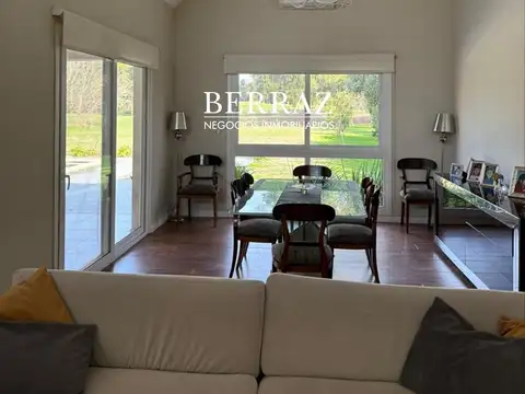 Casa 6 ambientes con 4 baños