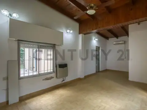 Casa 5 ambientes con 1 baño