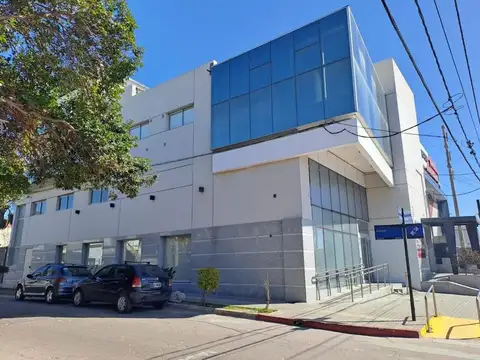 EXCLUSIVO LOCAL COMERCIAL EN ALQUILER SOBRE AV. SABATTINI