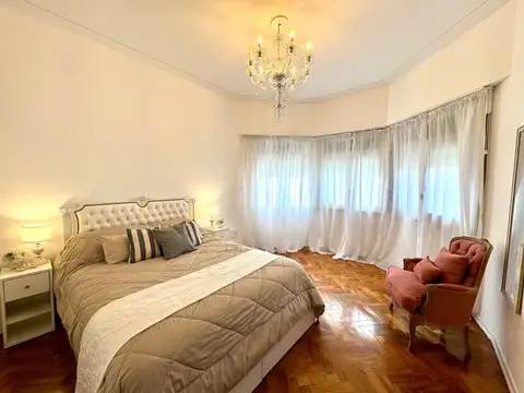 Casa en Venta con 4 cocheras