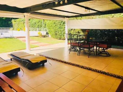 Casa en Venta con 4 cocheras