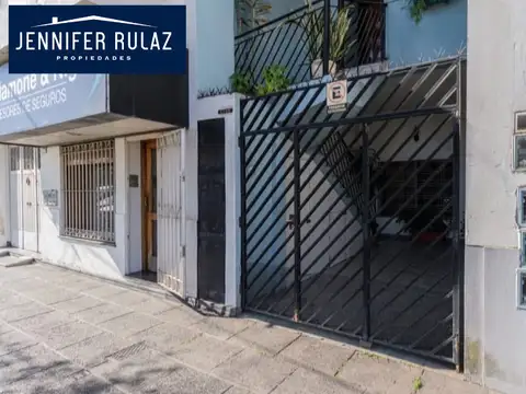 PH 4 ambientes en venta en Villa Luzuriaga PERMUTA