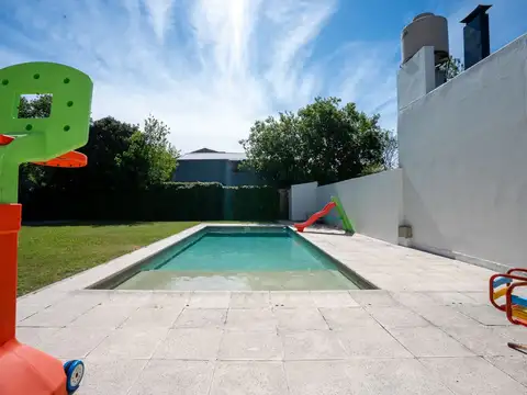 Casa en Venta en Manuel B Gonnet, USD 230.000