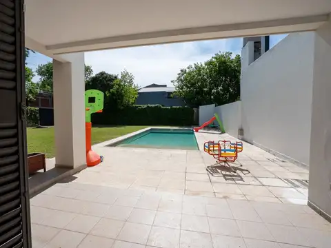 Casa 4 ambientes con 4 baños