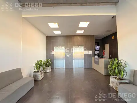 VENTA Oficina Consultorio cercano a Centro Comercial de Nordelta con cochera Benavidez Tigre